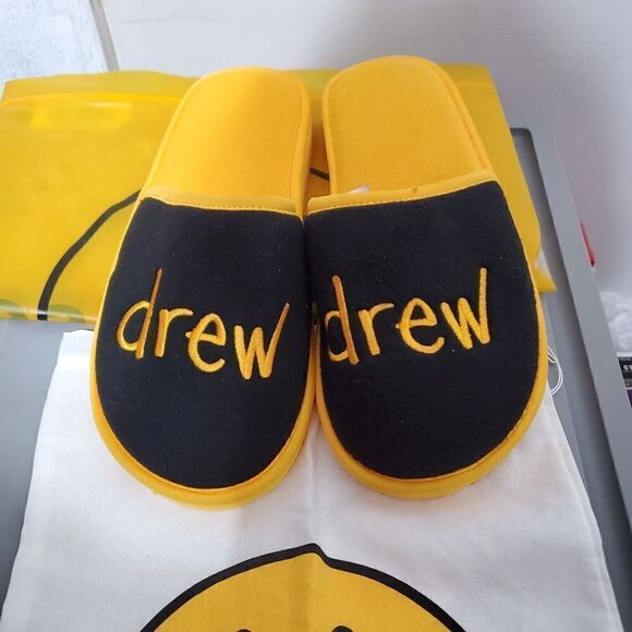 Drew House x Justin Bieber Mascot Slippers Yellow/Black S/M Sz 5 To 8 Mens NWT - Picture 1 of 11